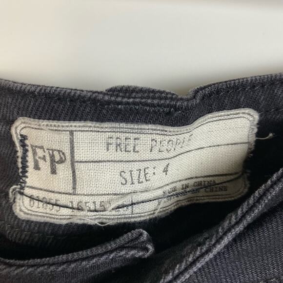 FREE PEOPLE MOUNTAINEER RELAXED JEAN DISTRESSED BLACK SIZE 4 - Picture 7 of 11